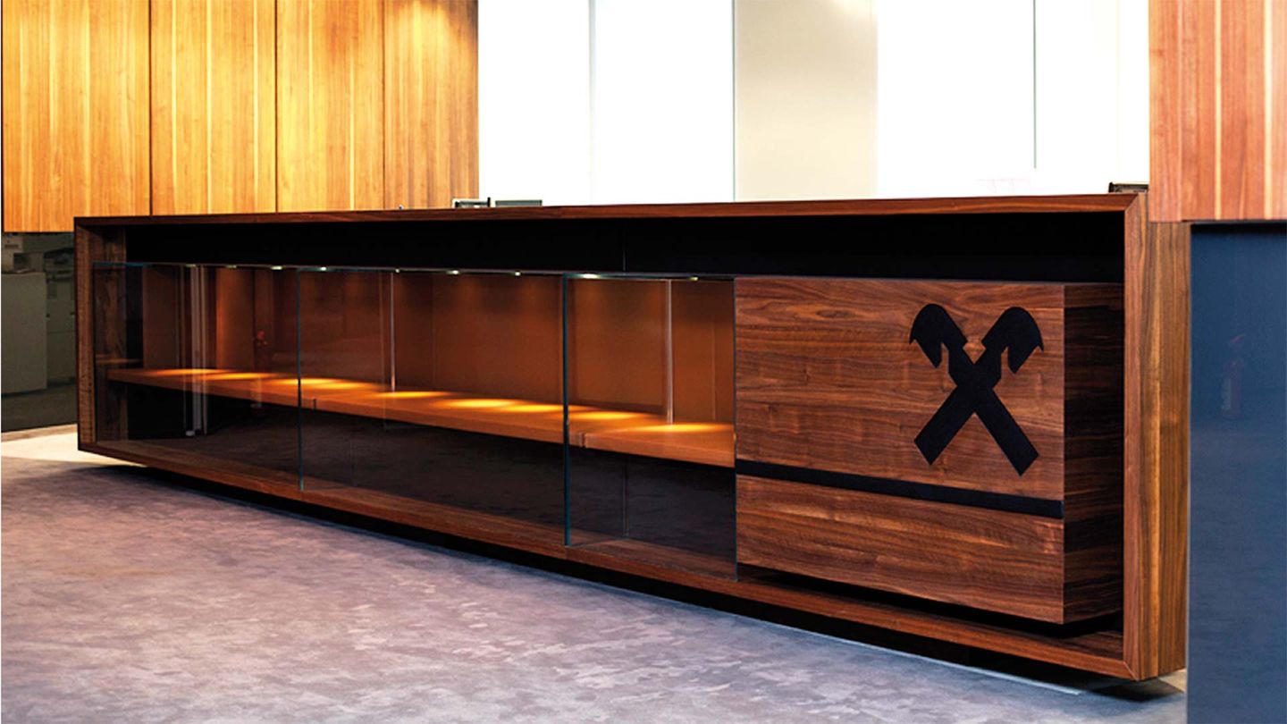 Custom-made TEAM 7 furniture at Raiffeisenbank Bucharest