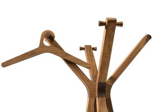 Kleiderständer hood mit ausladenden Armen bietet viel Platz Kleiderständer hood mit ausladenden Armen bietet viel Platz