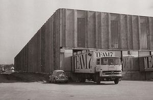 Schwarz-weiß Aufnahme vom TEAM 7 Werk