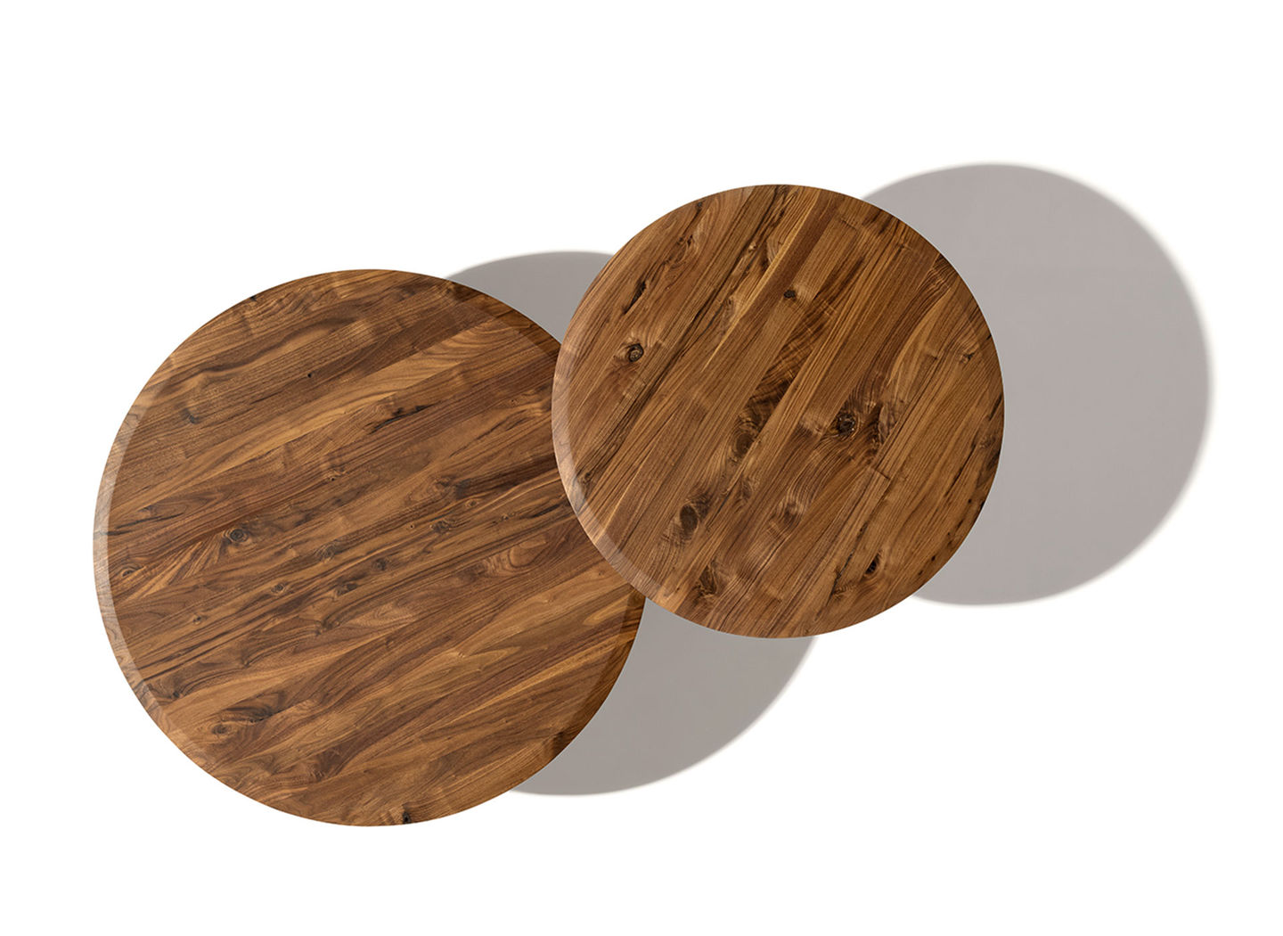 Tavolini ur di TEAM 7 in noce selvatico in diverse altezze Tavolini ur di TEAM 7 in noce selvatico in diverse altezze