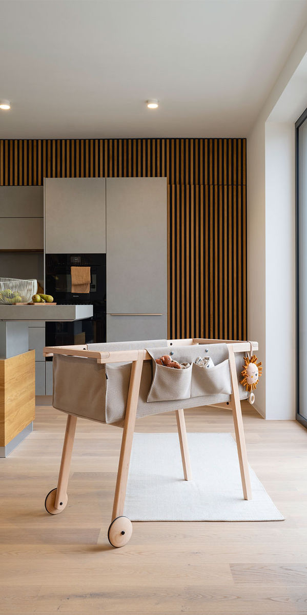 kids Babybett mit Rollen in Erle Weißöl bei TEAM 7 Graz kids Babybett mit Rollen in Erle Weißöl bei TEAM 7 Graz