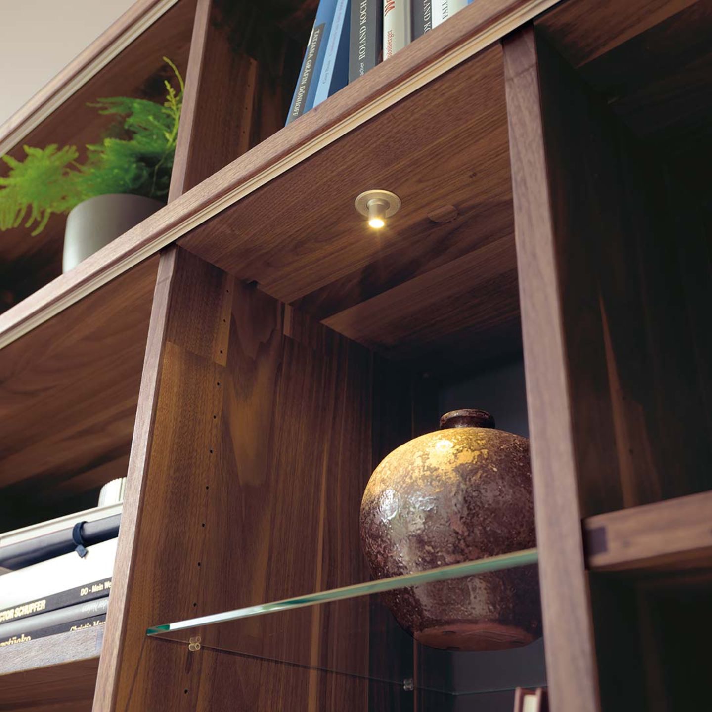 Libreria cubus in legno massello con illuminazione Libreria cubus in legno massello con illuminazione