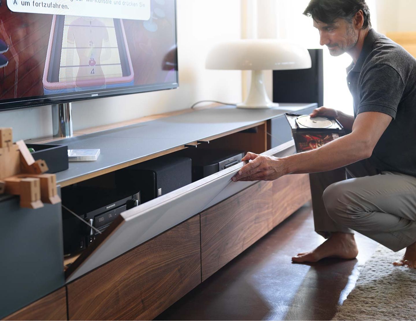 Mobili per l’home entertainment cubus pure con ribalta in tessuto Mobili per l’home entertainment cubus pure con ribalta in tessuto