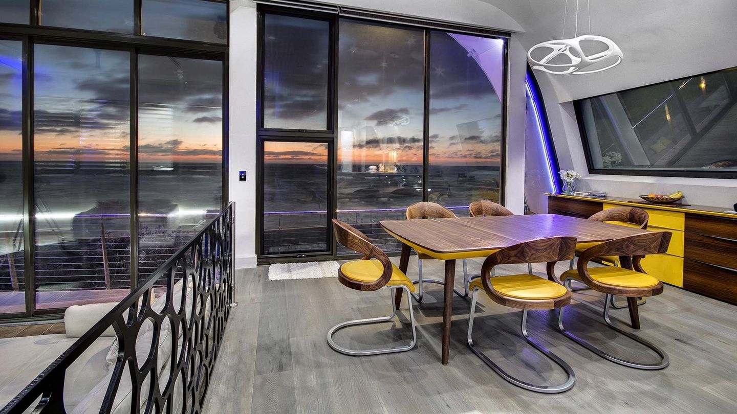 TEAM 7 flaye table and girado chairs in a private home