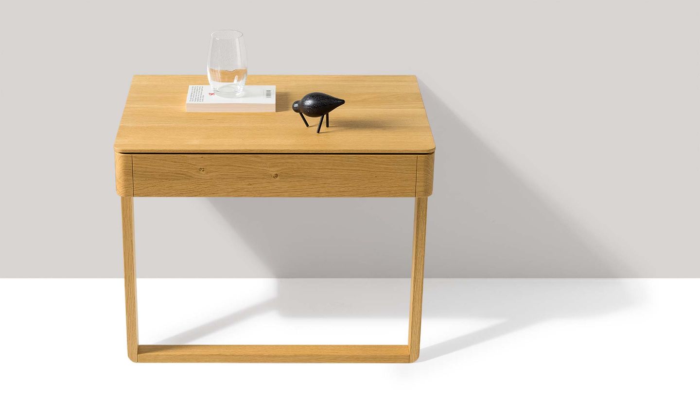 Table de chevet float du designer Kai Stania Table de chevet float du designer Kai Stania