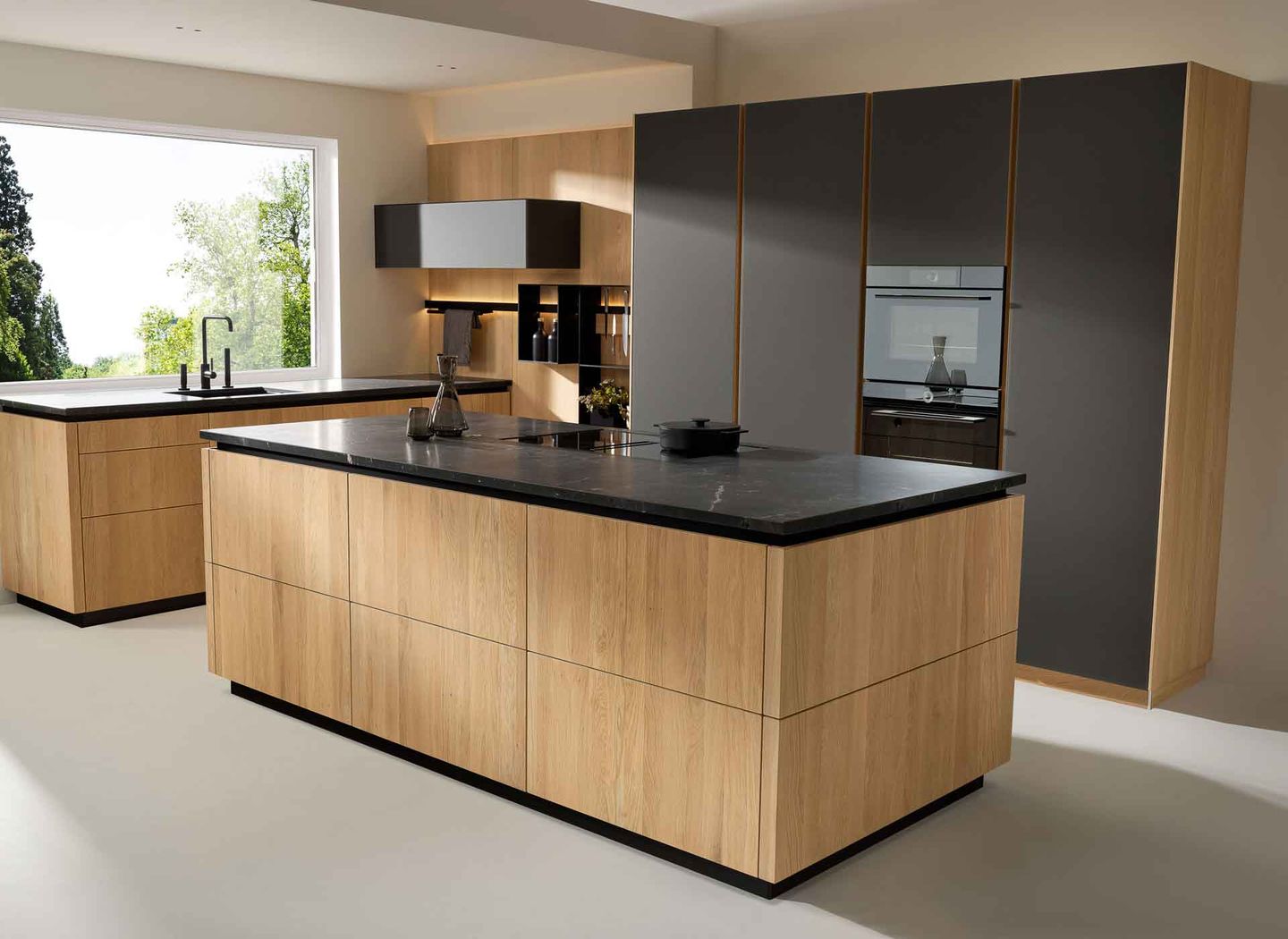 pur Küche mit Kücheninsel in Eiche Weißöl und Keramikfronten pur Küche mit Kücheninsel in Eiche Weißöl und Keramikfronten