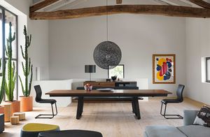 Tisch aus Massivholz nox in Nussbaum von TEAM 7 Tisch aus Massivholz nox in Nussbaum von TEAM 7