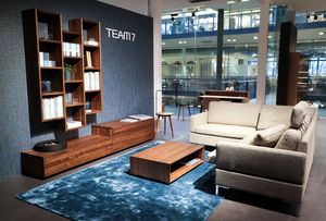 cubus Wohnwand mit lux Couchtisch in Nussbaum. cubus Wohnwand mit lux Couchtisch in Nussbaum.