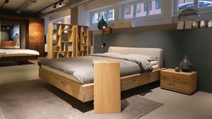 nox Bett in Eiche Weissöl mit nox Nachtkästchen im TEAM 7 Store Hamburg nox Bett in Eiche Weissöl mit nox Nachtkästchen im TEAM 7 Store Hamburg