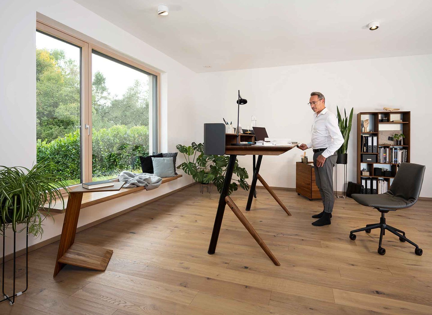 Stepless height adjustable pisa desk Stepless height adjustable pisa desk