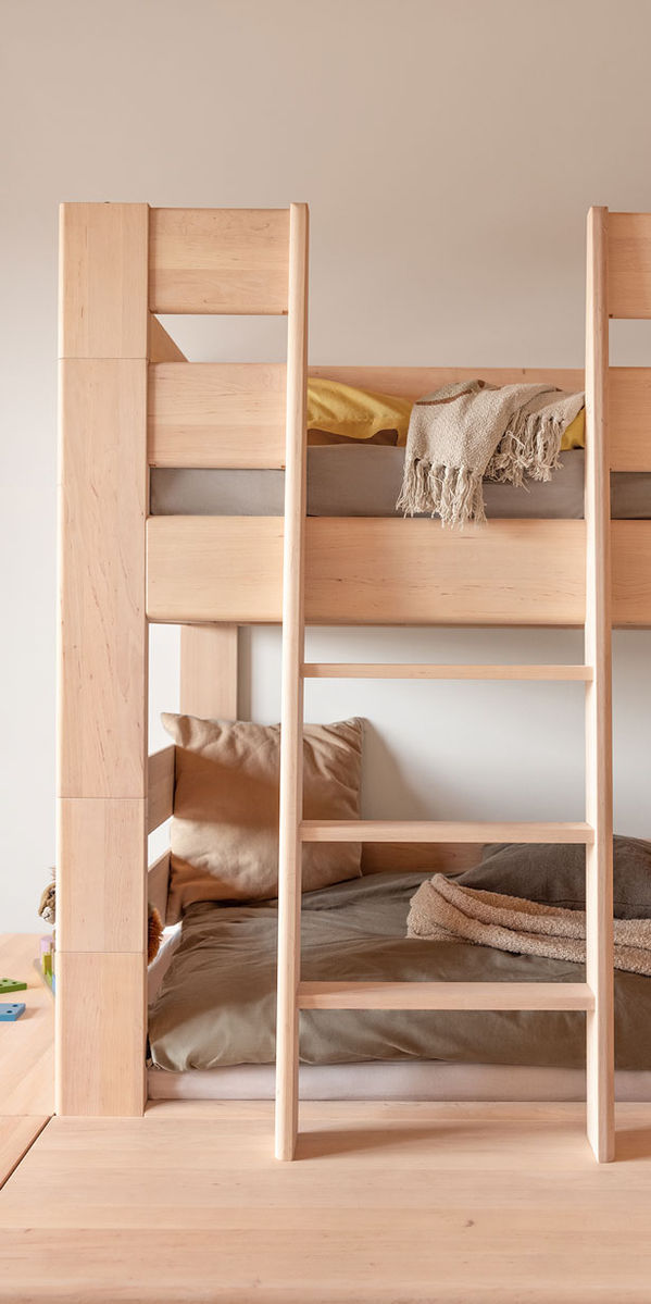 kids Etagenbett mit Leiter in Erle Weißöl bei TEAM 7 Welt Store Ried