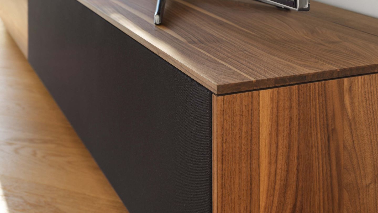 Гостиная группа filigno от TEAM 7 в орехе, деталь крупным планом Гостиная группа filigno от TEAM 7 в орехе, деталь крупным планом