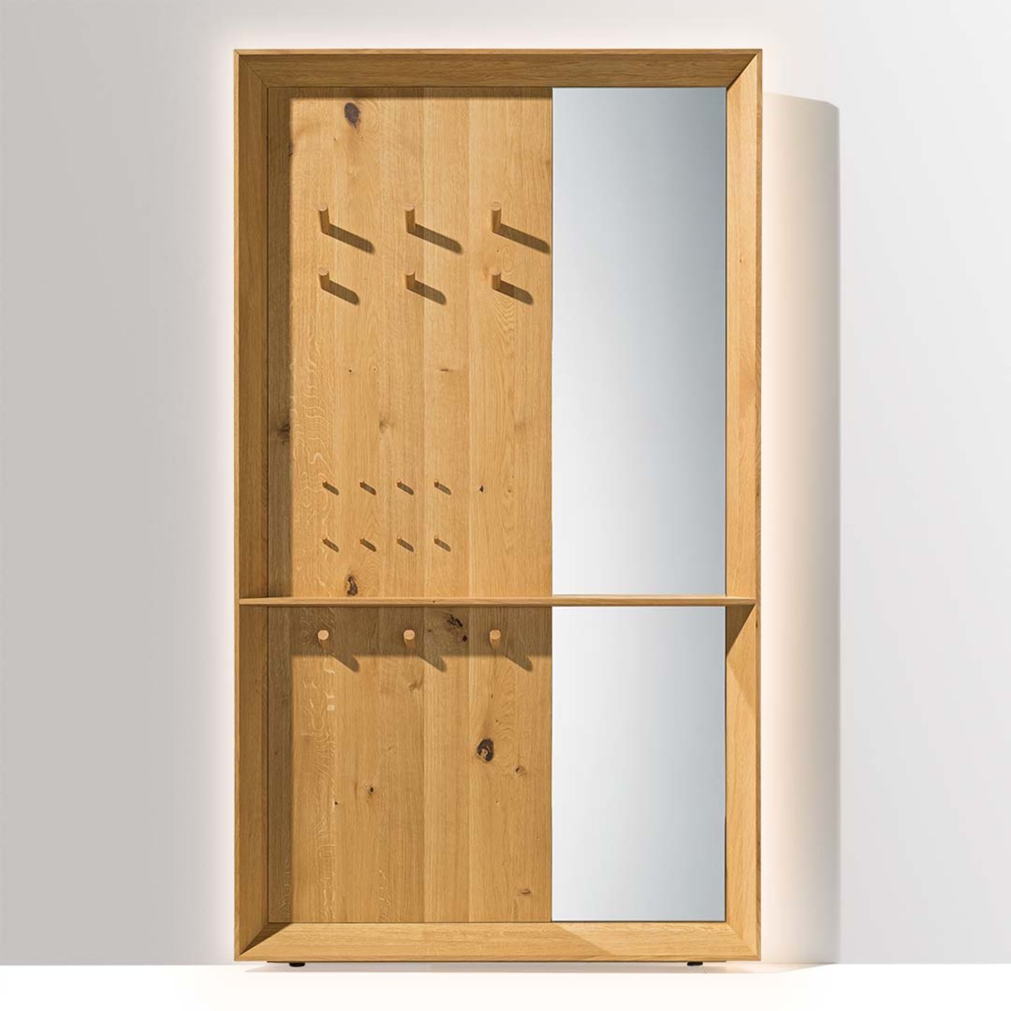 Diele haiku in der Kombination aus Naturholzpaneel und Spiegel Diele haiku in der Kombination aus Naturholzpaneel und Spiegel