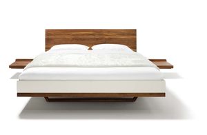 Bett riletto mit Konsolen aus Massivholz von TEAM 7