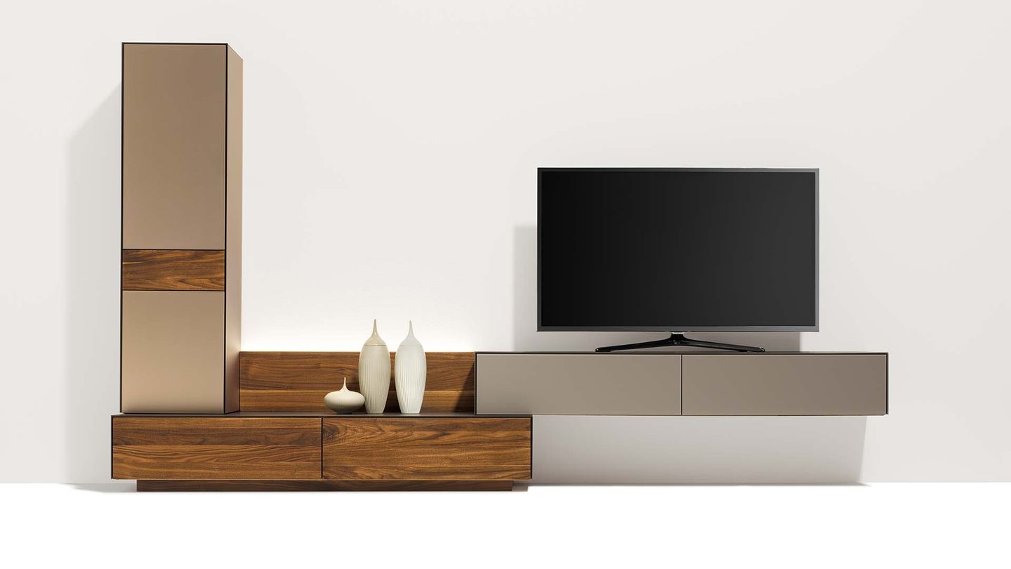 Parete attrezzata cubus pure di TEAM 7 con diverse profondità Parete attrezzata cubus pure di TEAM 7 con diverse profondità