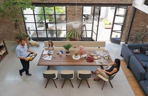 Esstischgruppe yps mit yps Bank und aye Stühlen von TEAM 7 Esstischgruppe yps mit yps Bank und aye Stühlen von TEAM 7