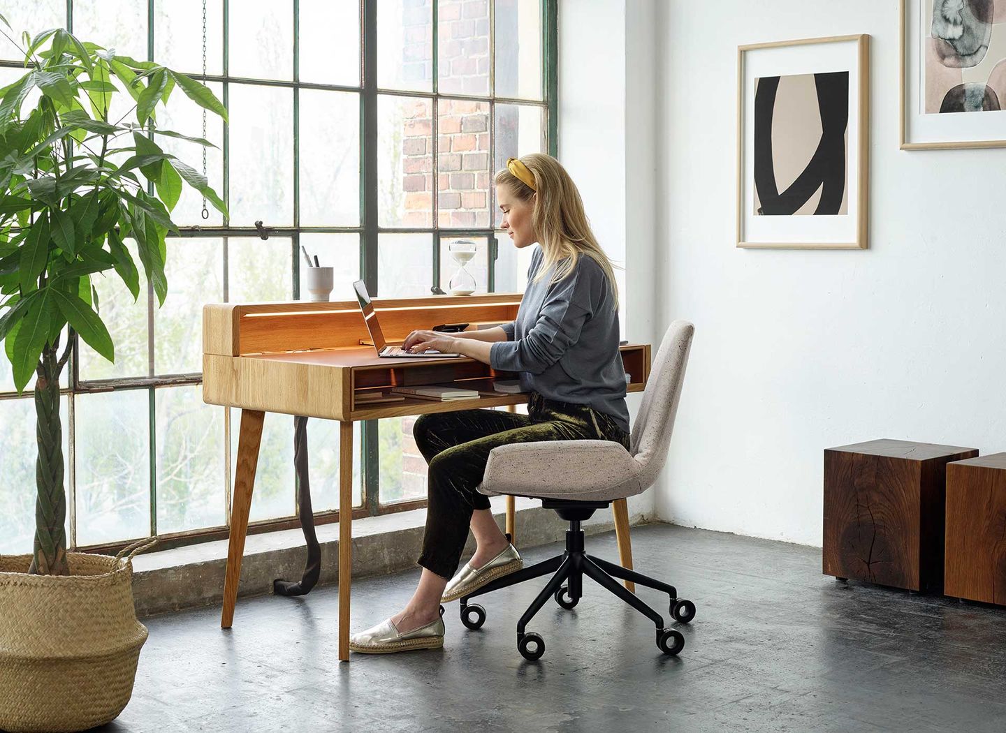 интеллектуальный письменный стол sol от TEAM 7 интеллектуальный письменный стол sol от TEAM 7