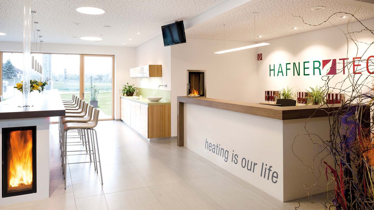 Мебель из массивного дерева от TEAM 7 в здании фирмы Hafnertec