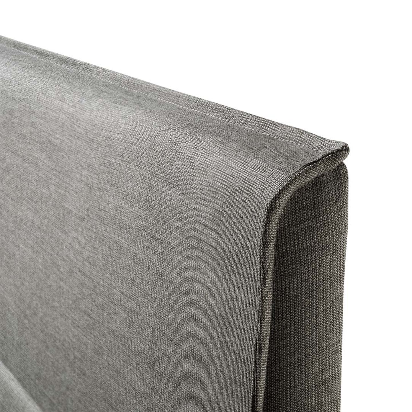 Letto float con testiera in tessuto e profilo tutt’intorno Letto float con testiera in tessuto e profilo tutt’intorno