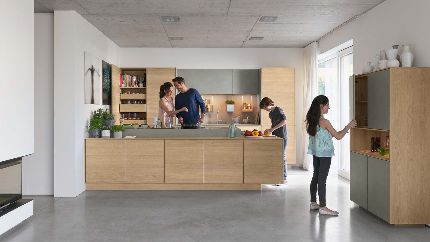 Кухня из дуба „filigno“, фронтальный вид Кухня из дуба „filigno“, фронтальный вид