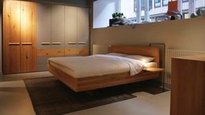 Drehtürenschrank und Bett times in Eiche wild bei TEAM 7 Hamburg Drehtürenschrank und Bett times in Eiche wild bei TEAM 7 Hamburg