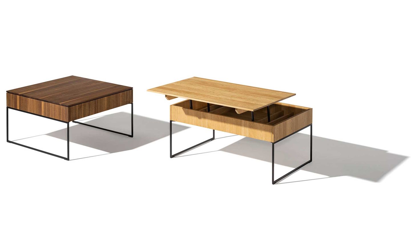 Tavolini filigno in noce e rovere con meccanismo integrato di rialzo di TEAM 7 Tavolini filigno in noce e rovere con meccanismo integrato di rialzo di TEAM 7