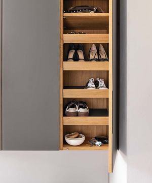 Meuble de vestibule cubus pure avec emplacement chaussures et façade en verre Meuble de vestibule cubus pure avec emplacement chaussures et façade en verre