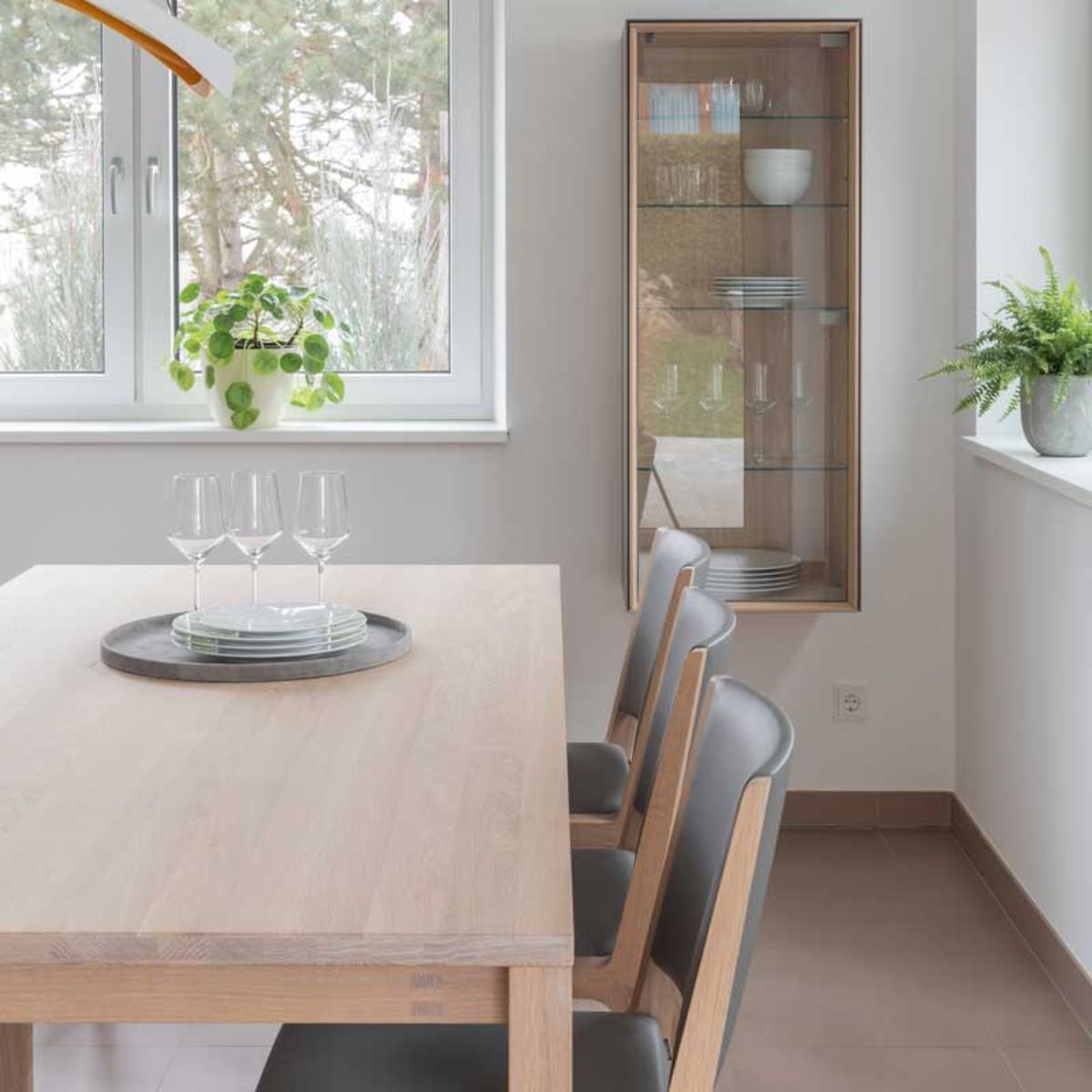 magnum Tisch mit eviva Stühlen in Eiche Weißöl von TEAM 7 Münster magnum Tisch mit eviva Stühlen in Eiche Weißöl von TEAM 7 Münster