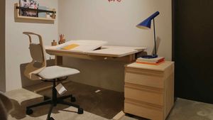 kids Kinderzimmermöbel Schreibtisch mit Drehstuhl und Container bei TEAM 7 Hamburg kids Kinderzimmermöbel Schreibtisch mit Drehstuhl und Container bei TEAM 7 Hamburg