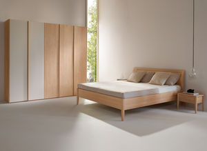 Kleiderschrank soft mit Bett sesam aus Naturholz von TEAM 7 Kleiderschrank soft mit Bett sesam aus Naturholz von TEAM 7
