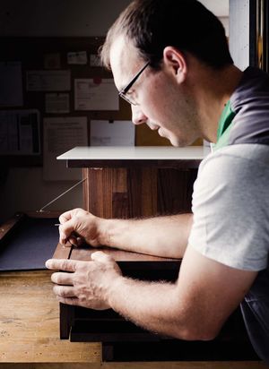 Meuble home entertainment cubus pure en pleine fabrication artisanale Meuble home entertainment cubus pure en pleine fabrication artisanale