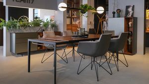 tak Tisch mit grand lui Stuhl im TEAM 7 Flagshipstore Linz tak Tisch mit grand lui Stuhl im TEAM 7 Flagshipstore Linz