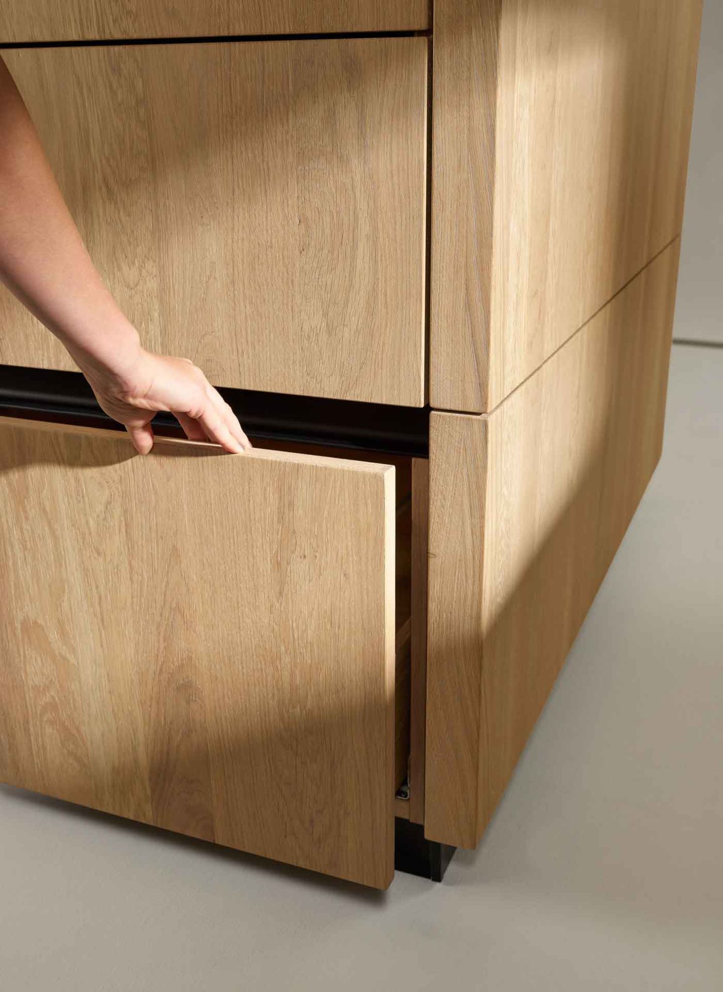 Ladengriffmulde in schwarz matt bei der pur Küche Ladengriffmulde in schwarz matt bei der pur Küche