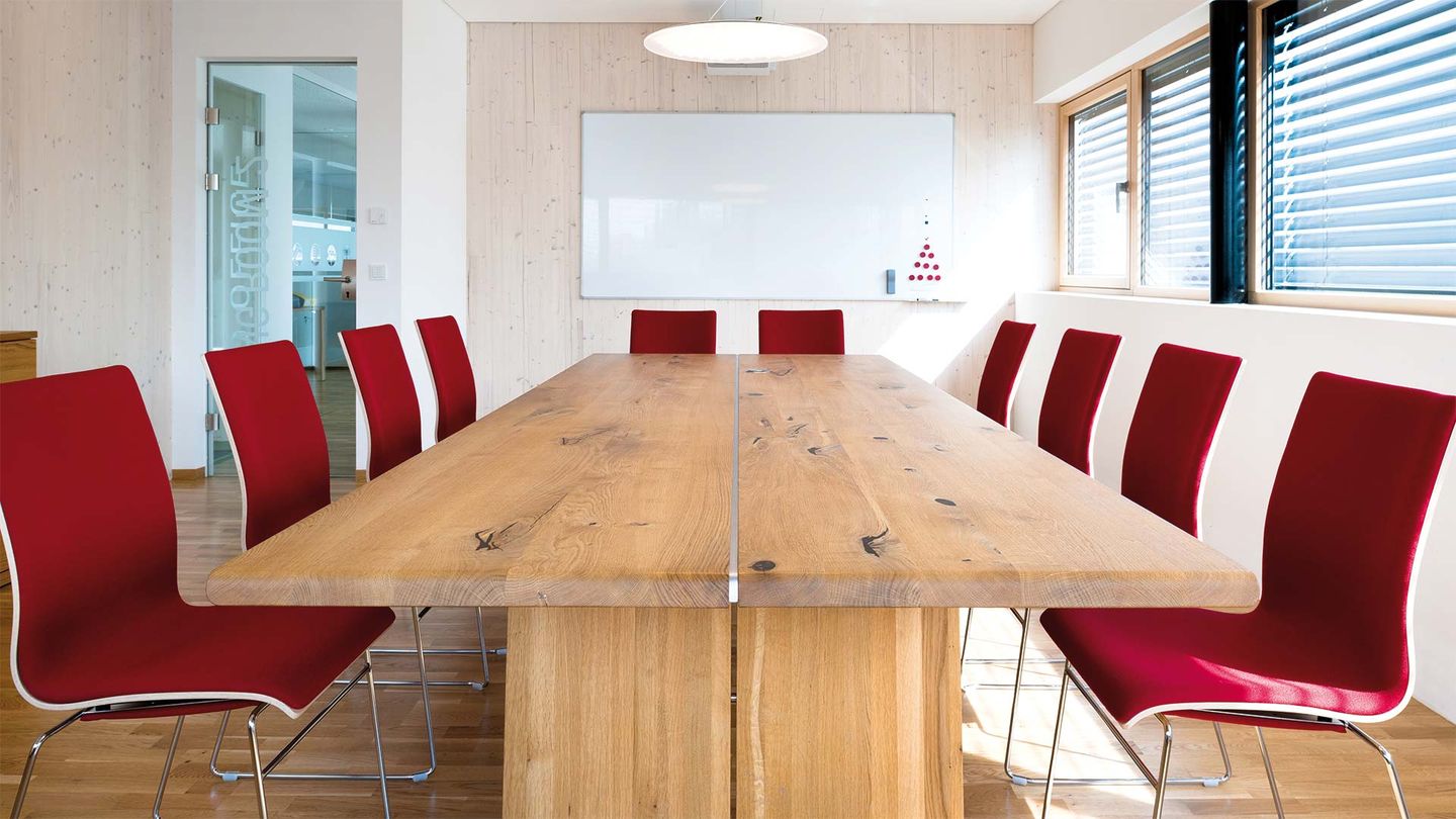 TEAM 7 nox table from the front in the conference room of the company Hafnertec