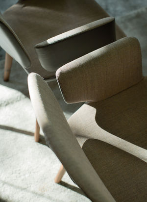 Стул aye с мягкой обивкой Стул aye с мягкой обивкой