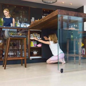 table à jouxter en noyer avec joue en verre table à jouxter en noyer avec joue en verre