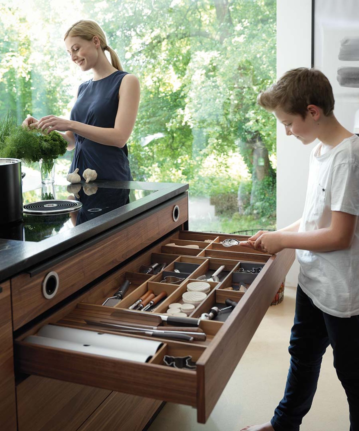 black line solid wood kitchen with practical interior layout of the drawer black line solid wood kitchen with practical interior layout of the drawer