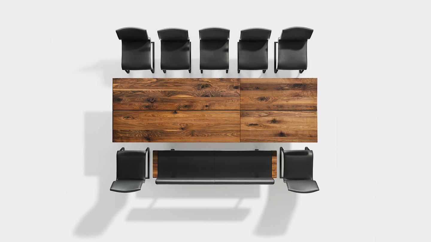 Раздвижной стол „nox“ из натурального дерева со скамьёй „nox“ и стульями „magnum“ Раздвижной стол „nox“ из натурального дерева со скамьёй „nox“ и стульями „magnum“