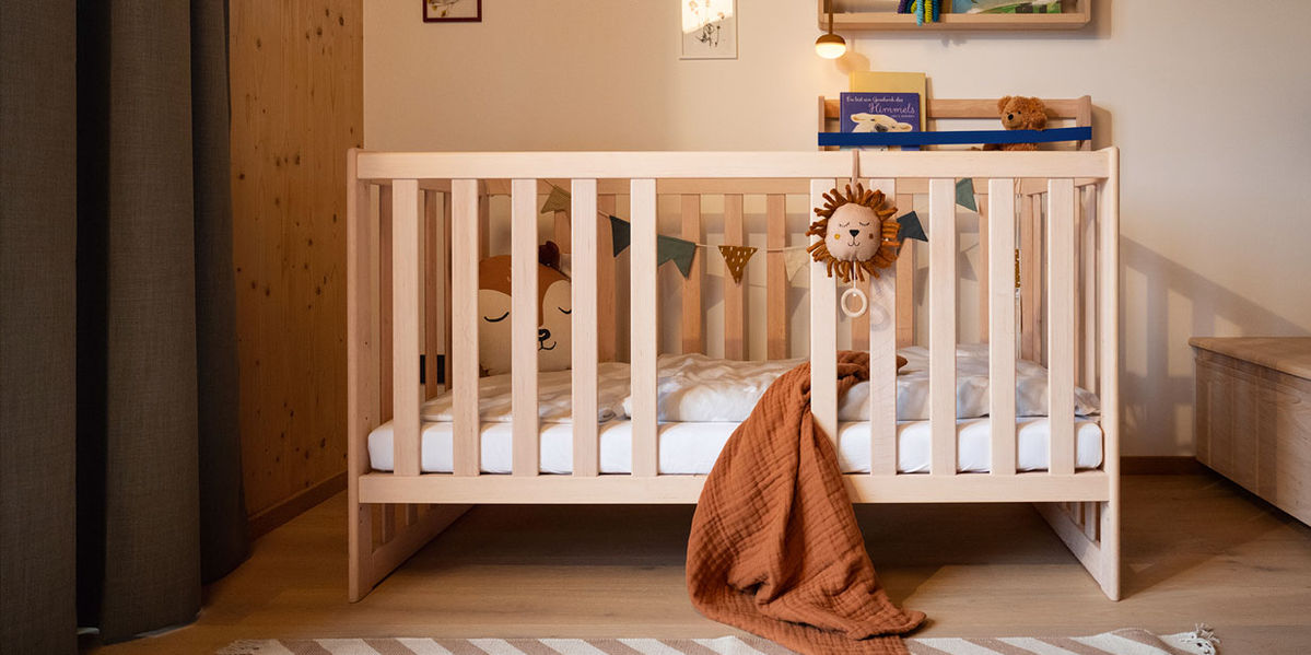 kids Gitterbett mit Matratze in Erle Weißöl bei TEAM 7 Bregenz kids Gitterbett mit Matratze in Erle Weißöl bei TEAM 7 Bregenz