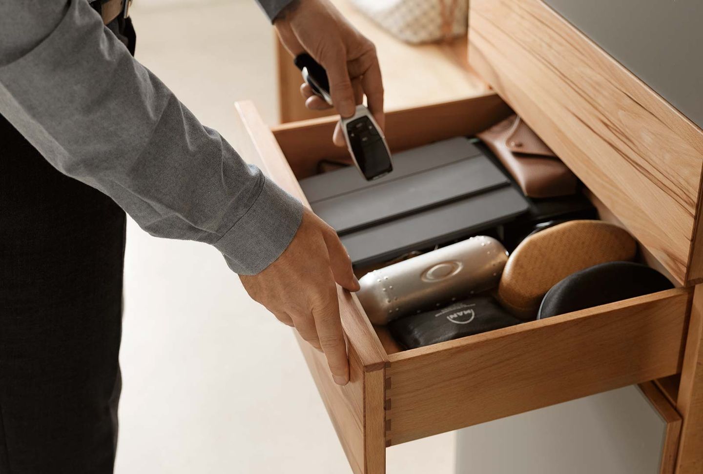 Прихожая „cubus“ с ящиками из натурального дерева Прихожая „cubus“ с ящиками из натурального дерева