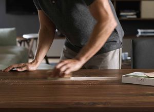 Repairing small scratches on a nox table in walnut. Repairing small scratches on a nox table in walnut.