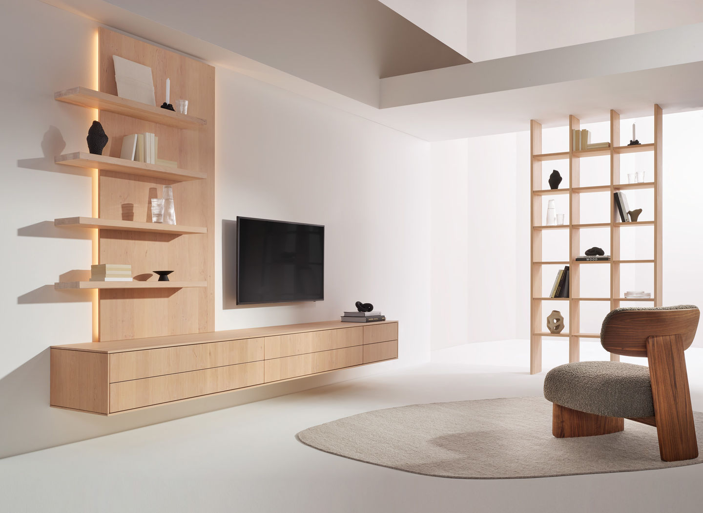 Parete attrezzata filigno in ontano olio bianco e sedia lounge elliot in noce TEAM 7 Parete attrezzata filigno in ontano olio bianco e sedia lounge elliot in noce TEAM 7