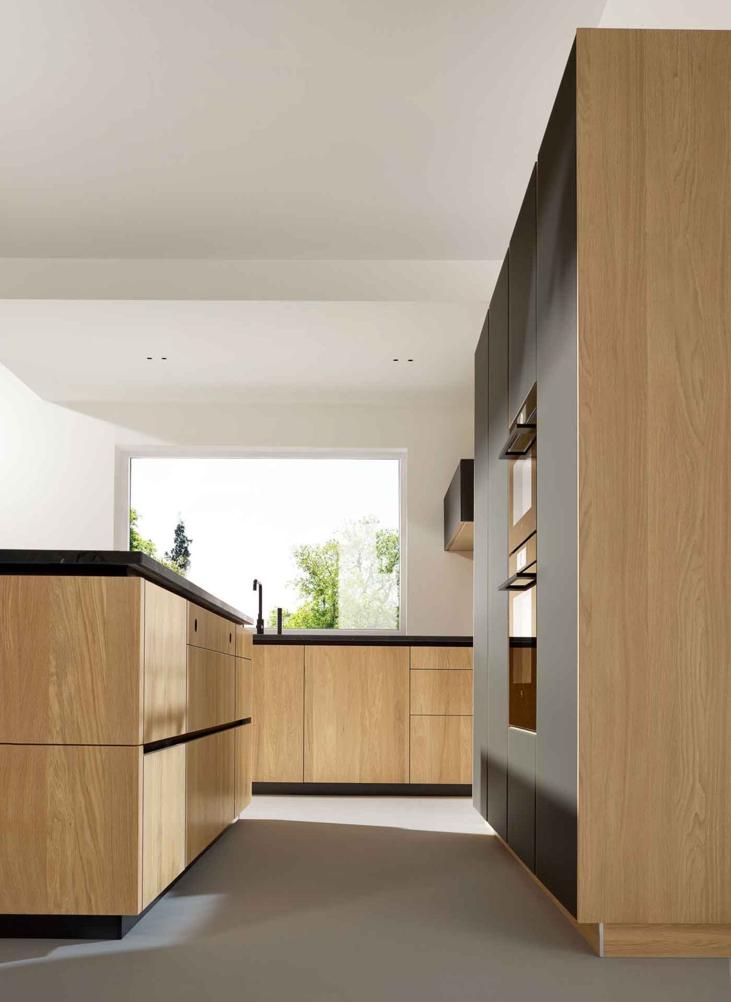 scheinbar schwebende Arbeitsplatte bei der pur Küche scheinbar schwebende Arbeitsplatte bei der pur Küche