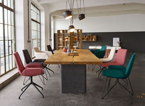 echt.zeit Esstisch aus Massivholz mit Sitzgruppe