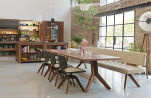 Esszimmerbank yps aus Naturholz mit yps Tisch und aye Stühlen